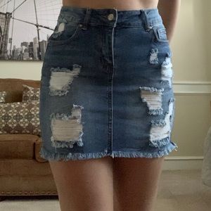 Denim skirt. Never worn !!